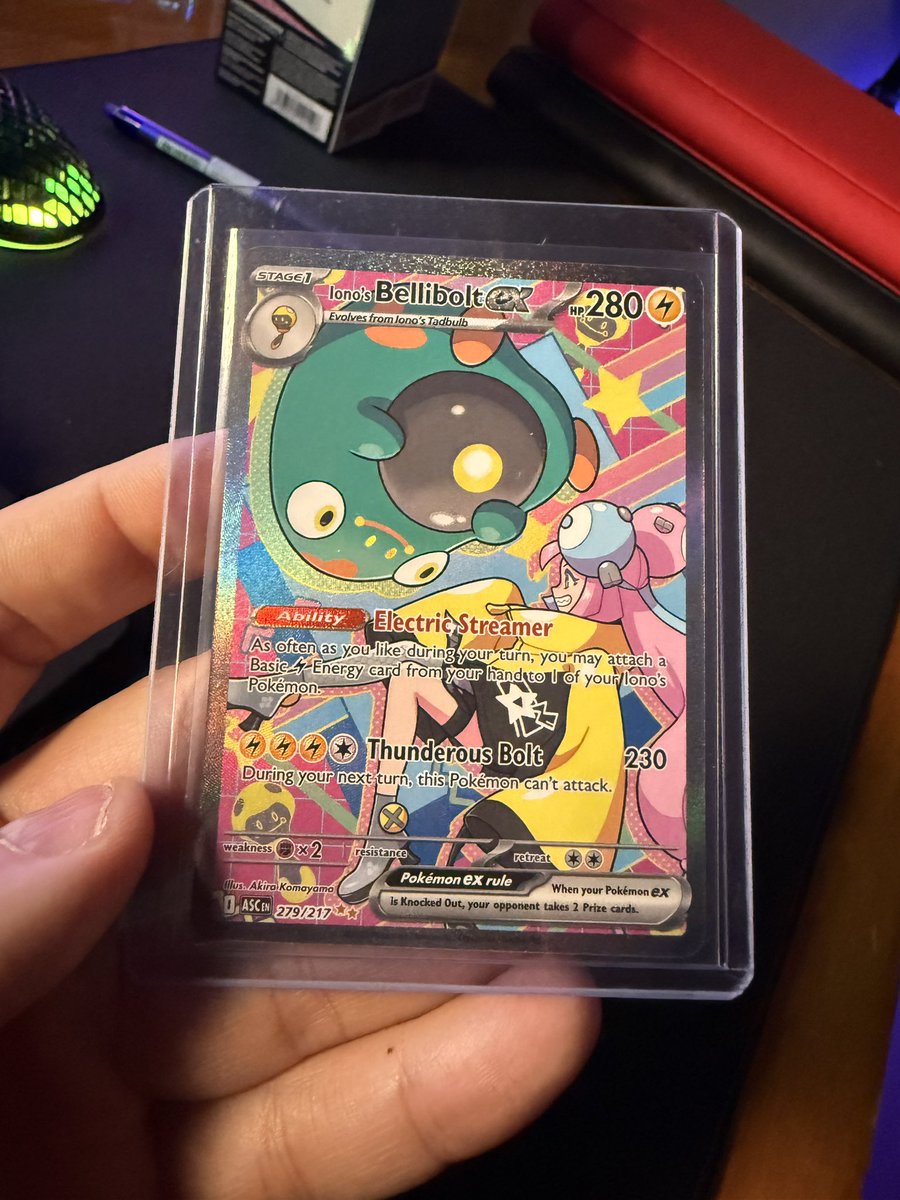 PokeHawkTV's tweet photo. Top pull from tonight’s stream! May be a PSA 10 candidate! #pokemon #Pokemonartㅤ https://t.co/OVBzjCgAXn