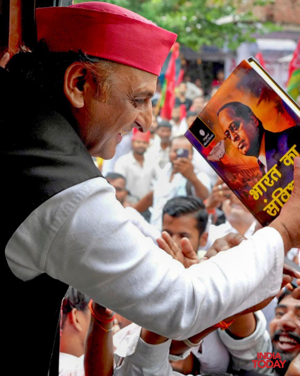 IndiaToday's tweet photo. #InPics | Samajwadi Party chief Akhilesh Yadav greets supporters while leading a roadshow ahead of the 2027 Uttar Pradesh Assembly elections in Rae Bareli, Uttar Pradesh.
#AkhileshYadav #SamajwadiParty #UttarPradesh #UPPolitics #UPAssemblyElections #ITPhotoblog https://t.co/C6ABkbLQ2w