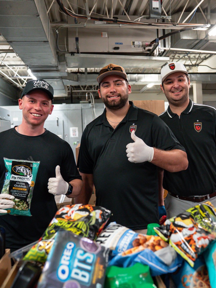 PHXRisingFC's tweet photo. Today was everything ❤️

Alongside our friends @AFCU , we got to spend the morning talking with &amp; packing meals and groceries for local families at Nourish PHX. Feeling grateful to have been surrounded by such amazing people &amp; community ✨

#RisingAsOne https://t.co/5goF5oB9L3