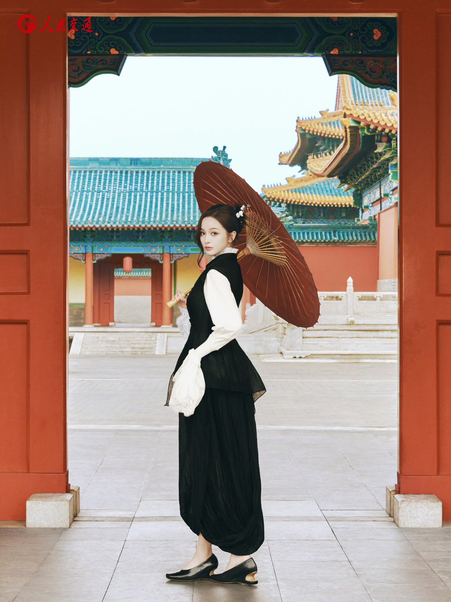 langjieupdates's tweet photo. #WuXuanyi on the cover of People's Transportation October issue. https://t.co/1NhvgippJ3