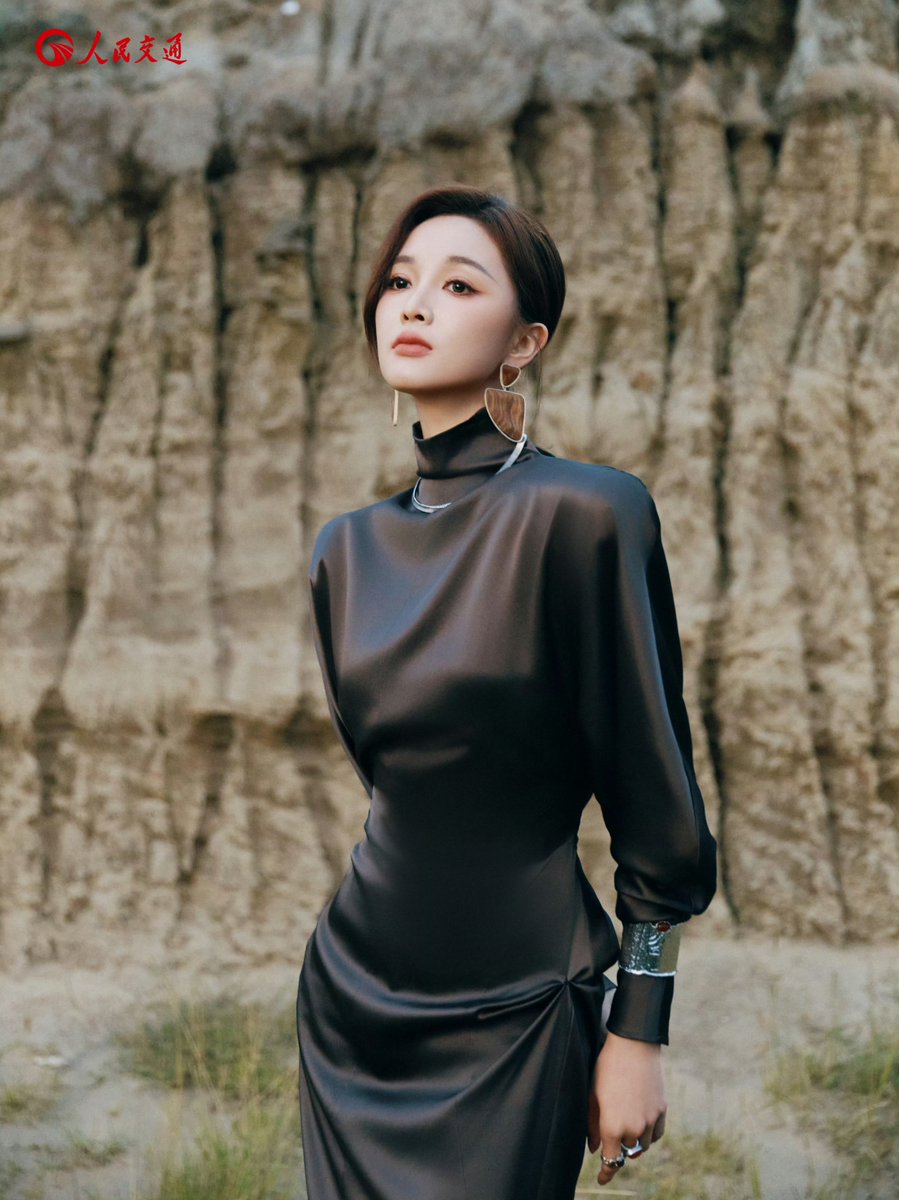 langjieupdates's tweet photo. #WuXuanyi on the cover of People's Transportation October issue. https://t.co/1NhvgippJ3