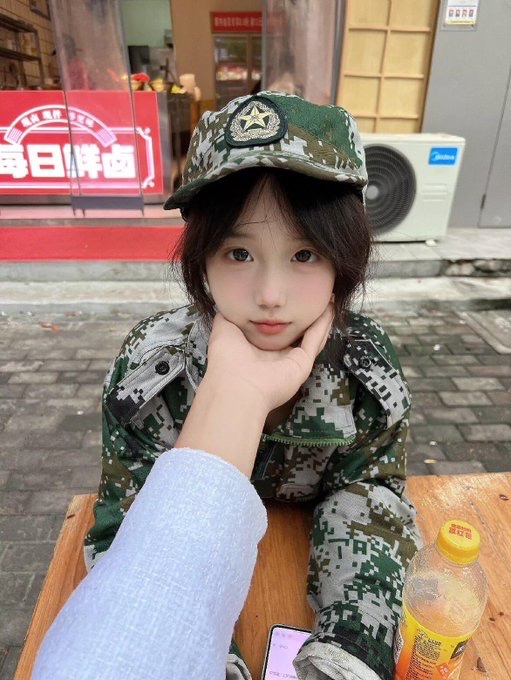 Aamirkh41202307's tweet photo. 继续嗷～谁要锐评19岁的福！

要看的来撒～我直接发啦！！

看完不许说我福黑嗷! ！ ！

来就给！☺️ https://t.co/GNdQxrgYyG
