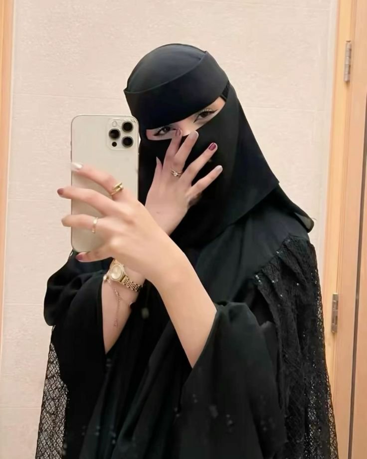 bodwor22's tweet photo. صباحي أنا… واللي ما عرف قدري أمس، لا يتعب نفسه اليوم في محاولة فهم قيمتي. بعض الخسارات درس، وبعض الأشخاص مجرد مرحلة. 🖤
#بدور https://t.co/9Jp1mcIZzR