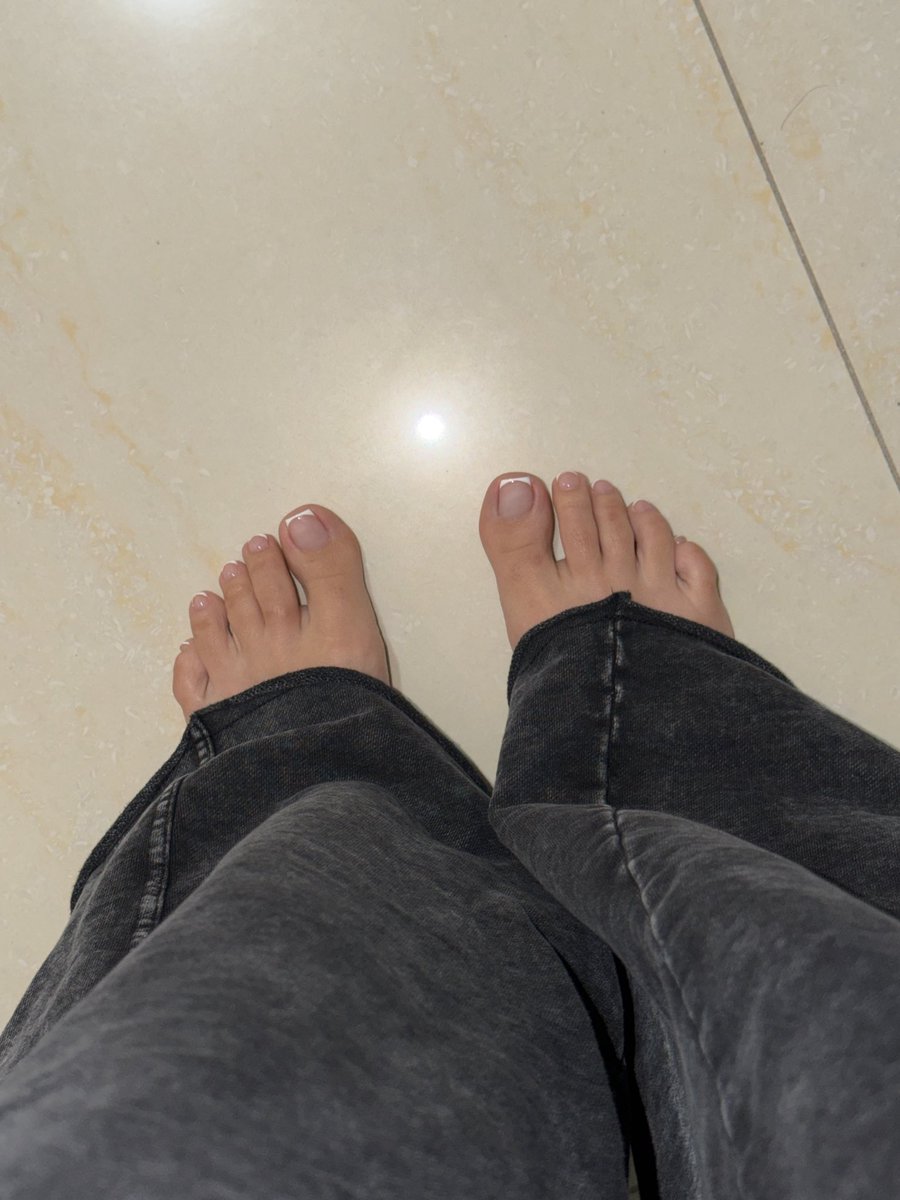 LuxeSolesLS's tweet photo. Just a little peek 🖤

#feet #feetfetısh #feetsole https://t.co/mygw4sR44E