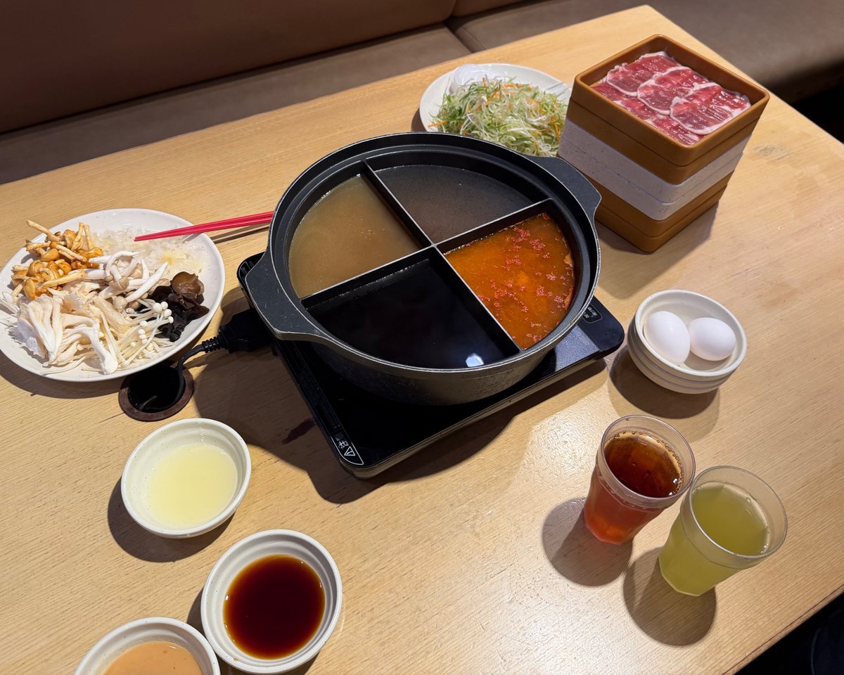 chrono30's tweet photo. #私のしゃぶ葉日記

きのこだしで鴨しゃぶ楽しみ😊 https://t.co/528zsaUPj2