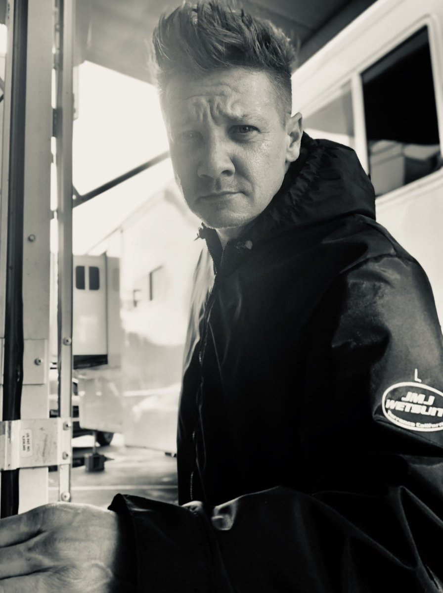 JeremyRenner's tweet photo. Avengers endgame encore is out !!!   @MarvelStudios https://t.co/qDk2TsjlYf
