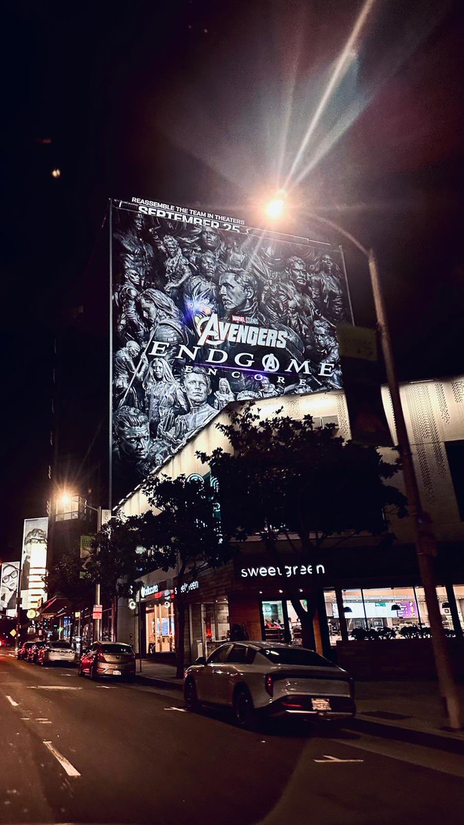 JeremyRenner's tweet photo. Avengers endgame encore is out !!!   @MarvelStudios https://t.co/qDk2TsjlYf