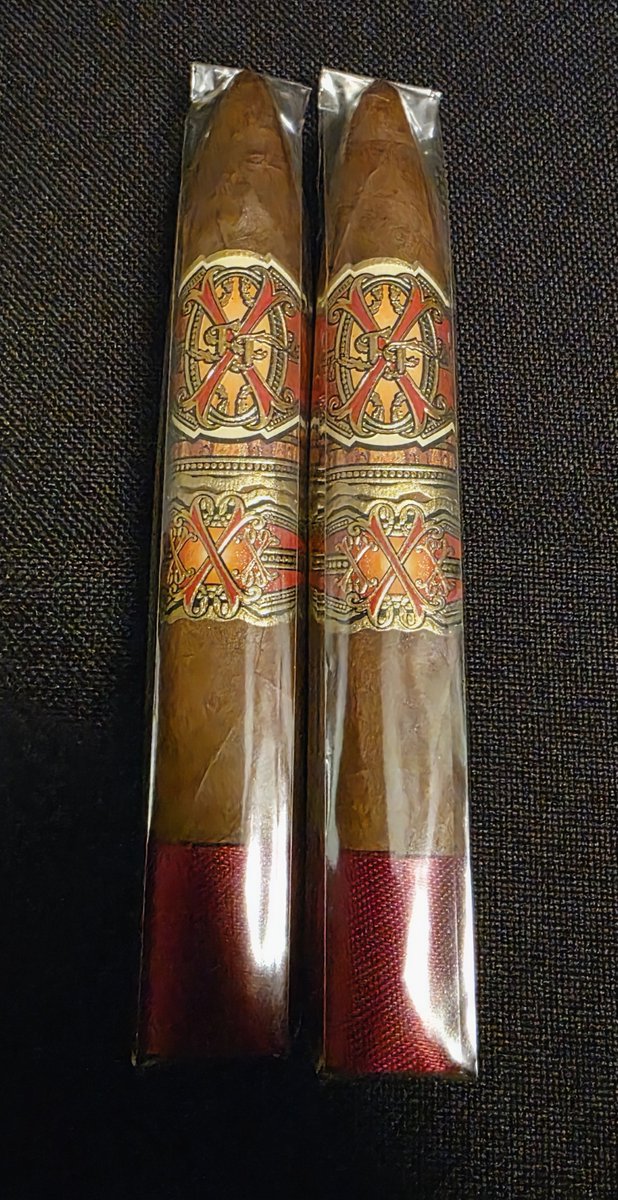rkwon74's tweet photo. Today's smoke and pick ups! Cheers everyone! #cigars #pssita #smokeitup #roxcigarsyndicate https://t.co/m2okBNhfOy