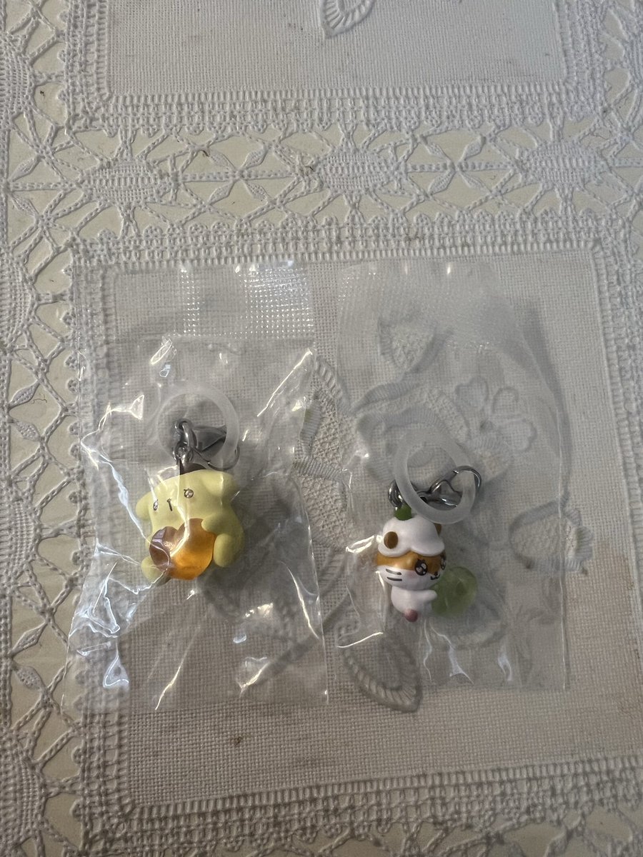 Anna0724_'s tweet photo. サンリオ めじるしアクセサリー　交換
えもきゅん  エモきゅん エモきゅん2
sanrio characters

譲 ポムポムプリン コロコロクリリン

求 ハローキティ くろうさ（シュガーバニーズ）

纏めての方優先

郵送希望 または
Yahooフリマ内のグッズ交換サイトで取引可能な方大歓迎 https://t.co/SNVhaoh045
