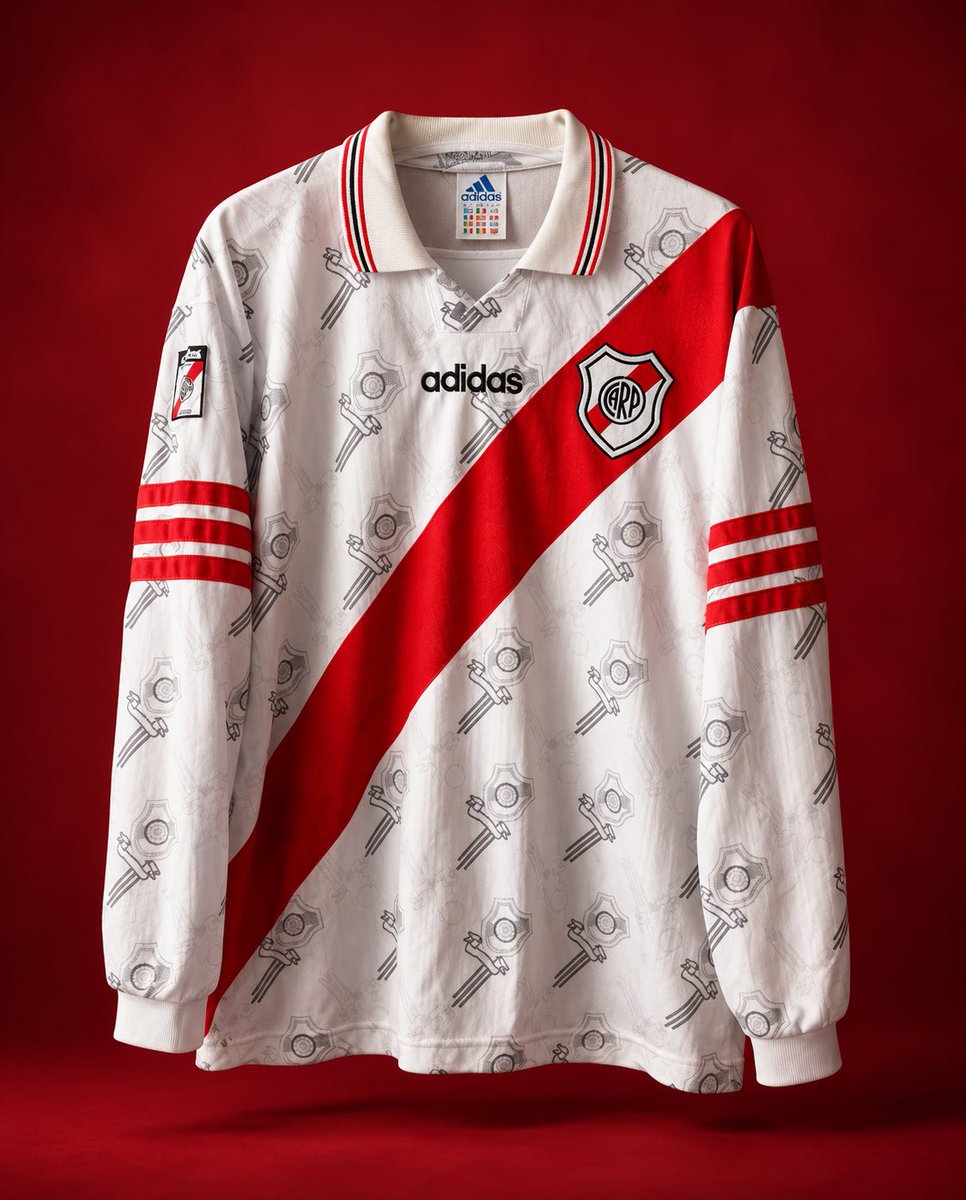 tomasblase's tweet photo. La perfección hecha camiseta.

Una reliquia. https://t.co/QWeBCOpGA9