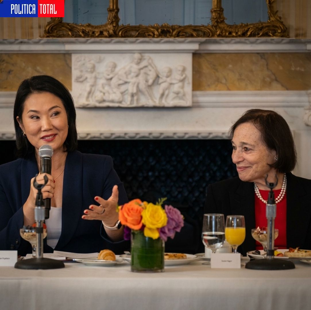 POLITICATOTALpe's tweet photo. Presidenta Keiko Fujimori presenta cartera de proyectos en el Perú a empresarios e inversionistas:
♦️Encuentro fue organizado por Americas Society / Council of the Americas
♦️Su agenda incluyó además una reunión de Alto Nivel en CAF y una visita a la Bolsa de Valores de New York