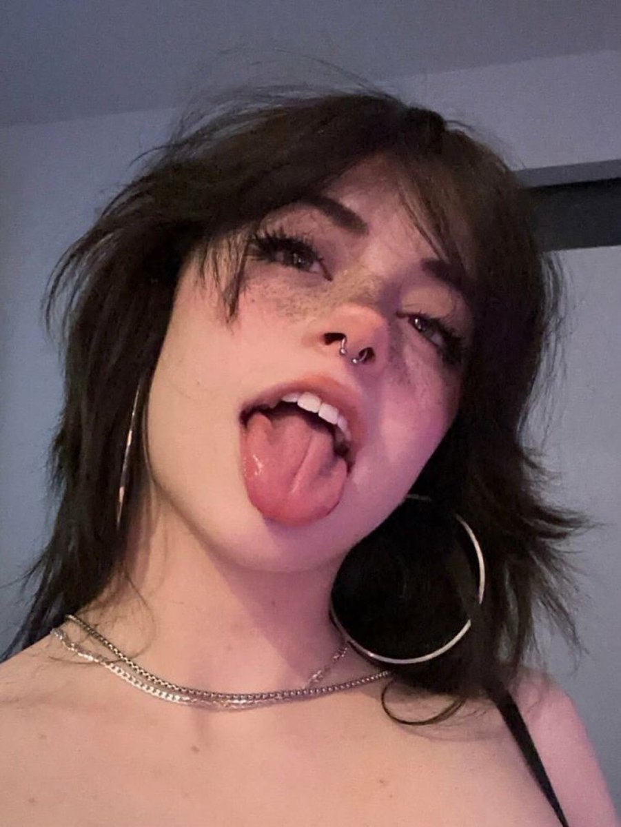 sydneyrouses's tweet photo. Send me your crushes Instagram, what’s hotter than getting drained by the girls you worship irl? 😈

DM tribute ready and your crushes ig 💋

#wankchat #xxx #tits #whitegirl #anal #exposed #teen #feet #cum #findom https://t.co/AfWBwew0eL