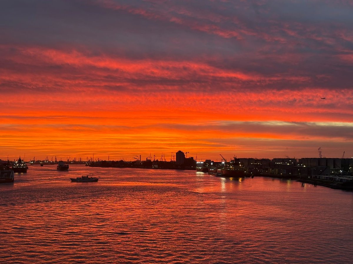 AlicePretorius4's tweet photo. Rotterdam port https://t.co/PI7LNuHugk