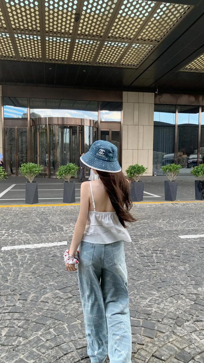 DeberaGlanh6's tweet photo. 気配を感じる。なんとなく、うまく言葉にできないことが増えた気がする。まあいいか。 https://t.co/c7GMAPduCo