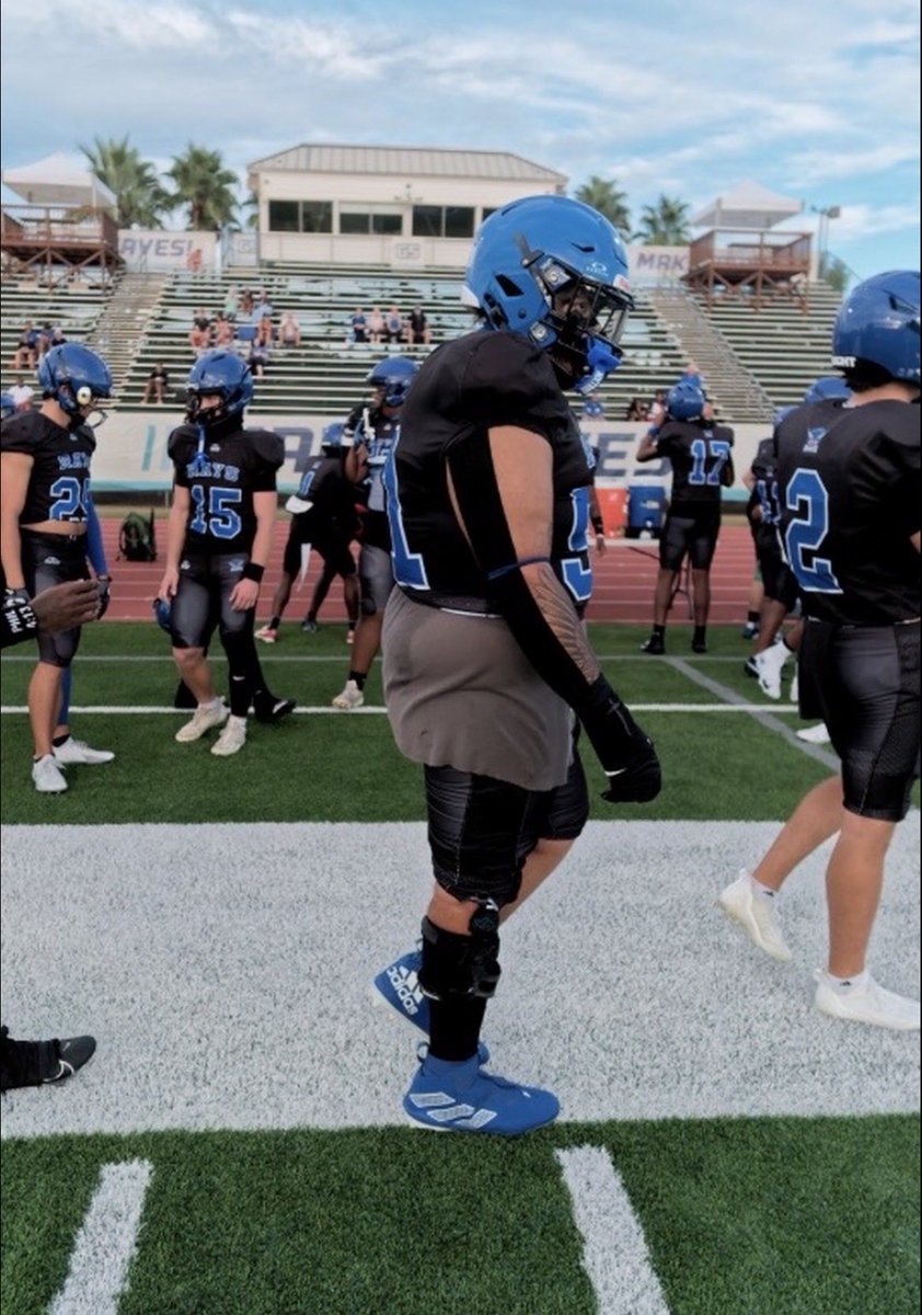 TheRedZoneCoach's tweet photo. Coaches keep our Big time True freshman OL 🚨 @KaleWilliams17 

Absolutely beast upfront all around 

Position - versatile IOL 6’3 305, held multiple PWO D-1 Opportunities out of HS 

Position Coach: @TheRedZoneCoach https://t.co/aiW2tmpEbG
