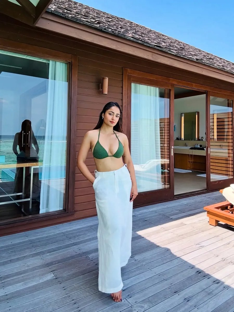 AG_4279's tweet photo. Pure island bliss! 🏝️📸 Tridha Choudhury stuns in her latest coastal vacation stills.  
​Drop a 💙 for these gorgeous sun-soaked clicks!
​#TridhaChoudhury #BeachFashion #IndianActresses #TravelGram #DesiBeauties #ActressGallery https://t.co/13YfWrjSuo