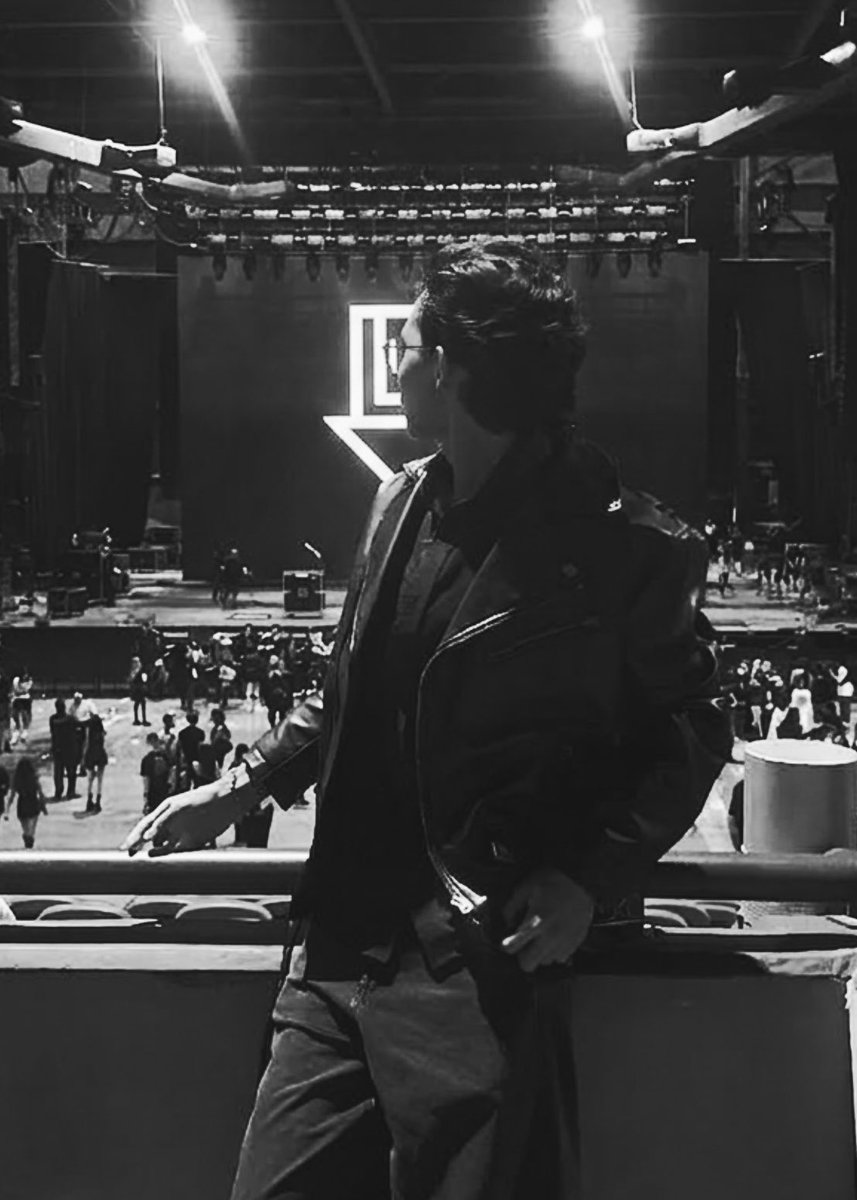 FranciscoMV's tweet photo. mi yo de hace 6 años se hubiera vuelto loco si le dijeran que vio a the neighbourhood en vivo 🥲 #theneighbourhood #thewourldtour #thenbhd #mty #mexico https://t.co/QzUzTavT7V