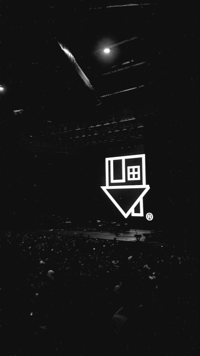 FranciscoMV's tweet photo. mi yo de hace 6 años se hubiera vuelto loco si le dijeran que vio a the neighbourhood en vivo 🥲 #theneighbourhood #thewourldtour #thenbhd #mty #mexico https://t.co/QzUzTavT7V