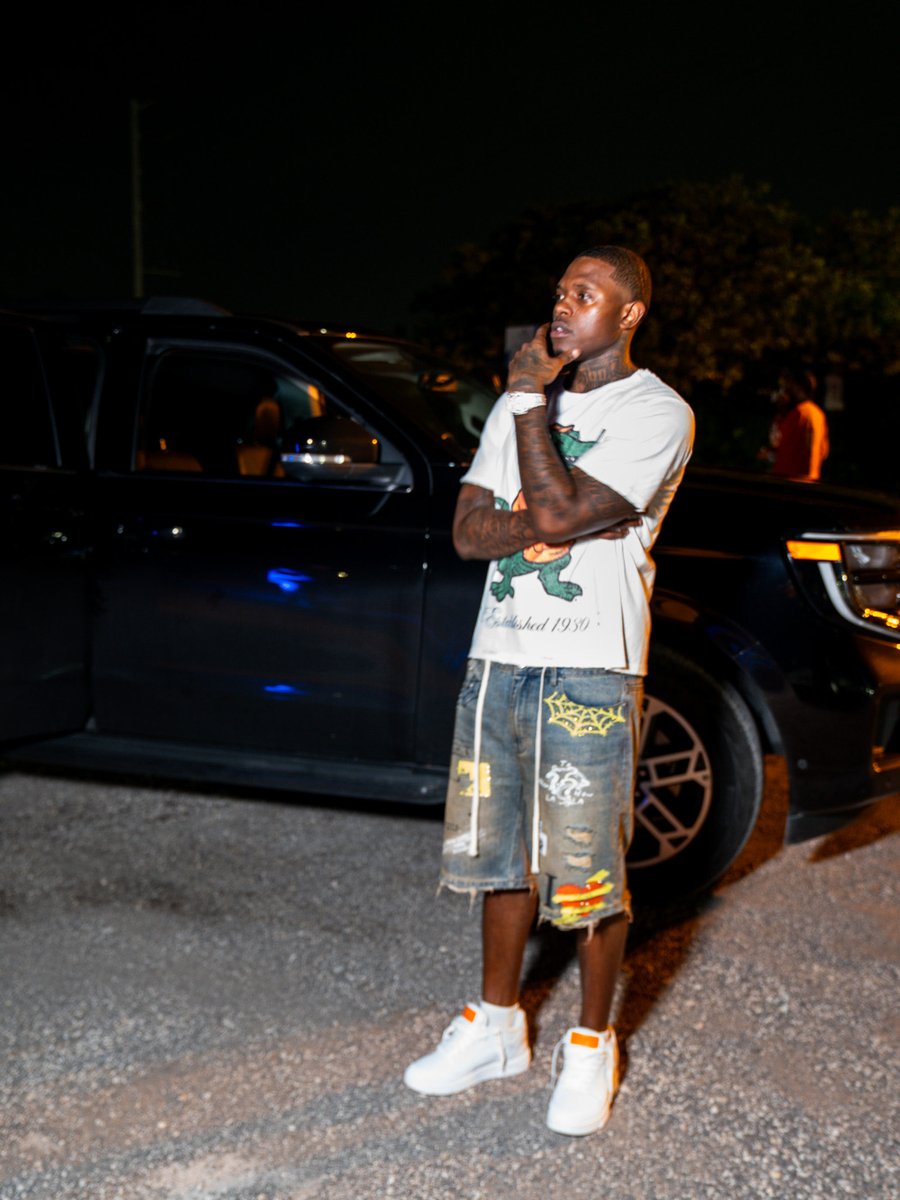 Hbsamb0's tweet photo. This Rich Life Been Due 🦅💰 https://t.co/6I37RSG4hj