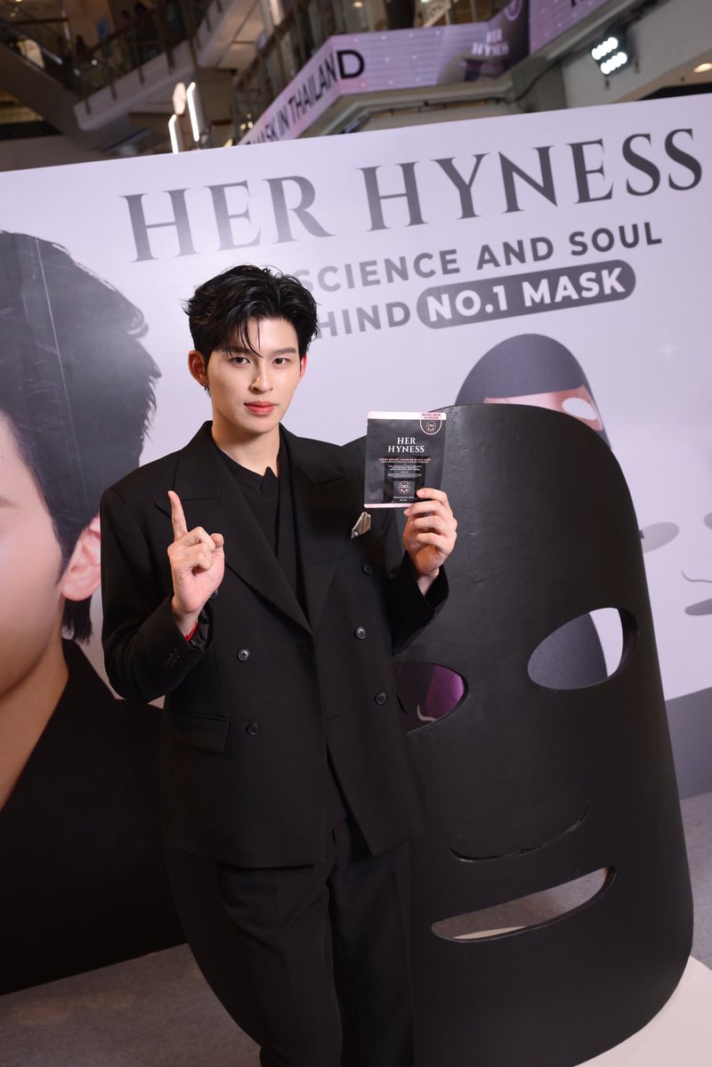 HerHynessBeauty's tweet photo. Her Hyness ขอขอบคุณทุก ๆ คนมาก ๆ จากใจเลยนะค้า 🧡✨
ที่มาร่วมเป็นส่วนหนึ่งของโมเมนต์สุดพิเศษกับ Her Hyness และ ท่านปอนด์ ณราวิชญ์ Brand Ambassador ของเรา 🫶🏻

ขอบคุณทุกคนที่มาร่วมสร้างบรรยากาศน่ารัก ๆ และเก็บโมเมนต์แห่งความประทับใจไปด้วยกันในครั้งนี้กับงาน The Science and Soul Behind No.1 Mask นะคะ

และขอบคุณที่คอยซัพพอร์ตและมอบความรักให้กับ ท่านปอนด์ Brand Ambassador สุดหล่อของเรา รวมถึง Her Hyness เสมอมานะคะ 🧡 ดีใจมาก ๆ ที่ได้เจอกับทุกคนในทุกอีเวนต์ค่า และหวังว่าจะได้มีโมเมนต์ดี ๆ แบบนี้ด้วยกันอีกเรื่อย ๆ เลยน้า

ไปกันต่อ! 👀✨ รอติดตามกันได้เลยว่า Her Hyness x Pond Naravit จะมีอะไรสนุก ๆ มาให้ทุกคนได้เซอร์ไพรส์กันอีก บอกเลยว่าโมเมนต์น่ารัก ๆ ของเรายังไม่หมดแค่นี้แน่นอน 🧡🫶🏻
แล้วเจอกันใหม่ในกิจกรรมหน้าค่า ✨

#HerHynessNo1Mask #HerHynessxPond #HerHyness #No1CleanBeauty