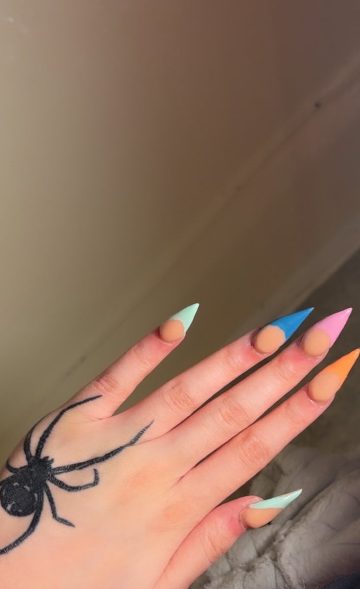 boolbarbie's tweet photo. not quite where i’d like to be w my work but practice makes perfect (my first set in like 3 yrs) https://t.co/UZ6oZSS99r