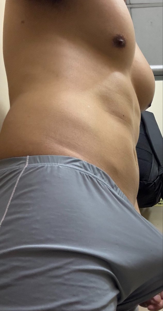 permyot1986's tweet photo. ข้างล่างคือเปียก แม้มีร่ม see more in sub ig : permyot https://t.co/ACb8T6w0aP