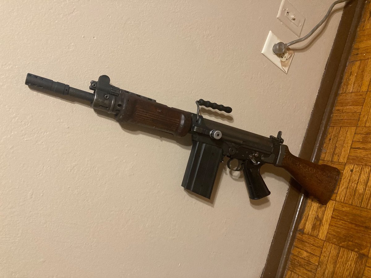 Sentient_AKMS's tweet photo. @Rriggg Yeah but at the same time its already been done on my other israeli kit. I listed the israeli because its like the cheapest no-barrel FAL kit on market right now (sadly) https://t.co/L6O6sCbc0b