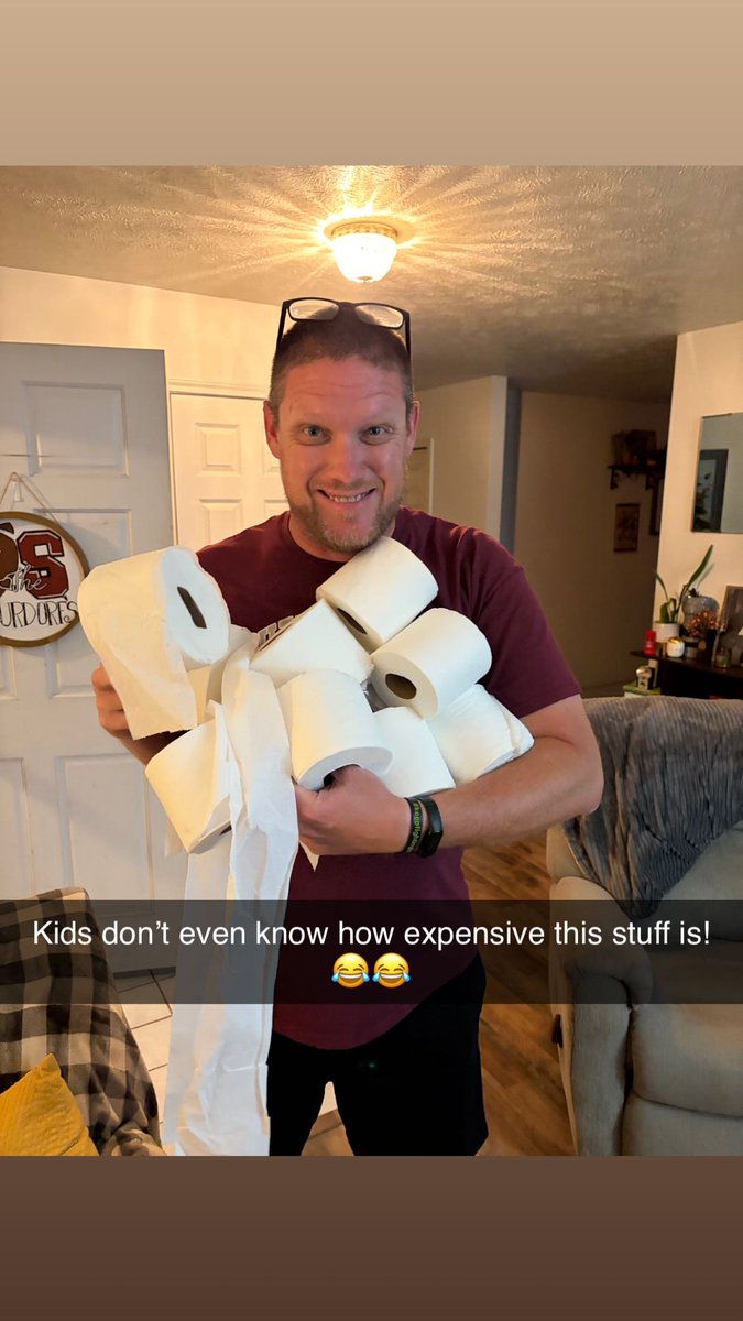 aaronburdorf15's tweet photo. The annual tradition of Homecoming TPing where our house gets some toilet paper but our closet gets all sorts of new rolls! I just love Homecoming! https://t.co/ehN0ZXU5rr
