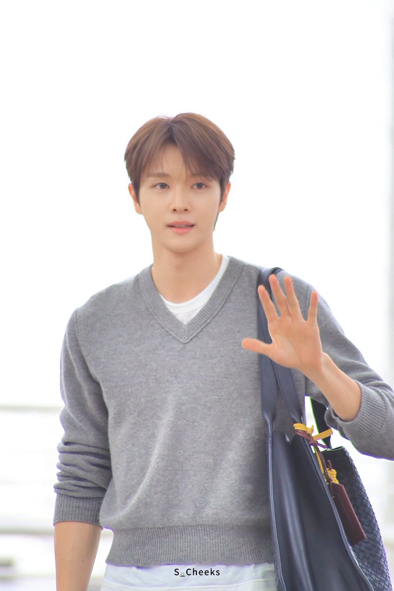 S_Cheeks0913's tweet photo. 260925  ICN출국 
go！go！go！
Bottega Veneta SS27 

#성찬 #SUNGCHAN #ソンチャン #郑成灿 
#라이즈 #RIIZE #ライズ #鄭成燦 #uiq https://t.co/g8oYM7XDnE