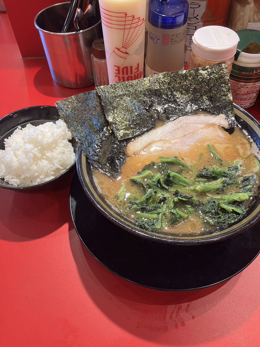 PIP14_jp's tweet photo. 昼食は王道屋系列で
#menjolno
王道屋は本店前を大体月一で通過するので興味はありました。
なかなか濃厚。美味しく頂きました。 https://t.co/3pZqCsLwjp