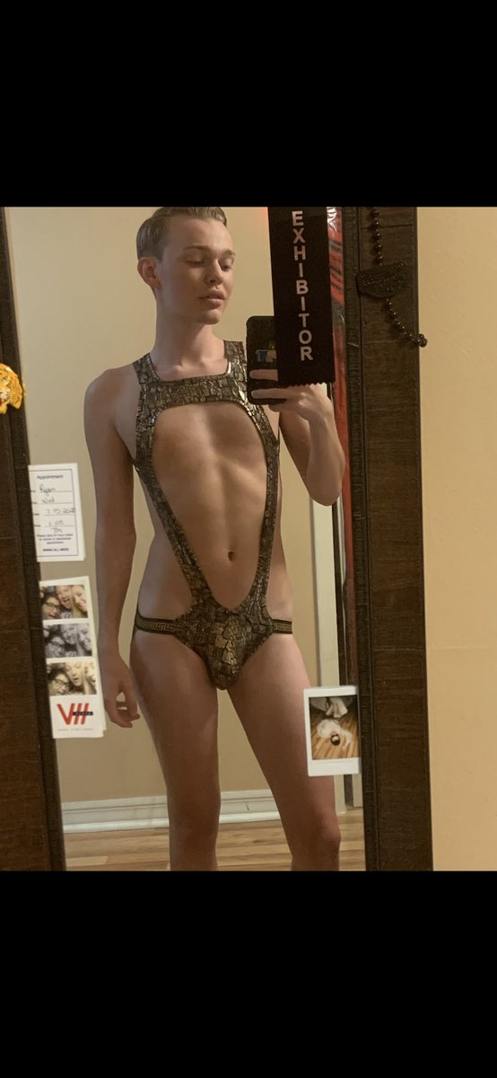 Capt_Hotmess's tweet photo. Snapchat wanted to remind me of 2020 September Ryan, so I’ll spread the love. 🥺🏳️‍🌈😈 https://t.co/ywb3sRA5rQ
