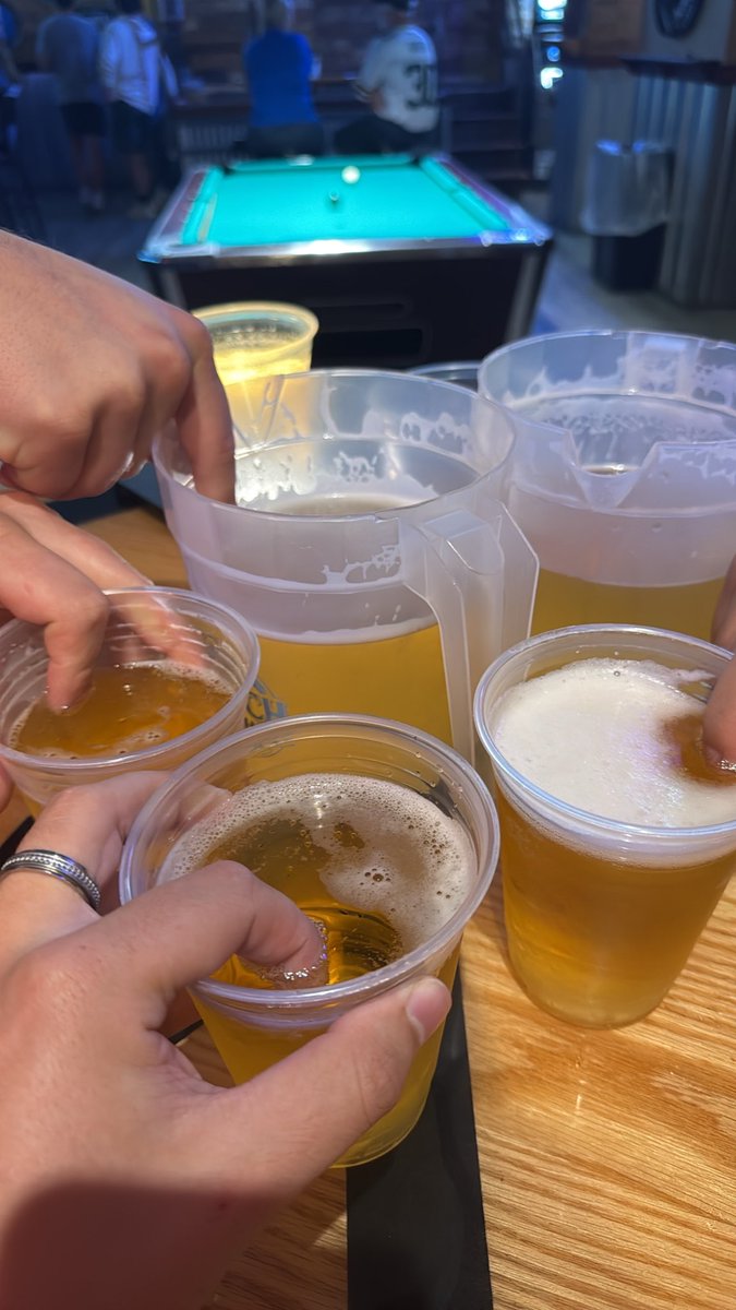WIACMeathammer's tweet photo. Tappin in at Pub once again on this beautiful Thursday night pitcher run #tappedin https://t.co/pe6k0MZUU1