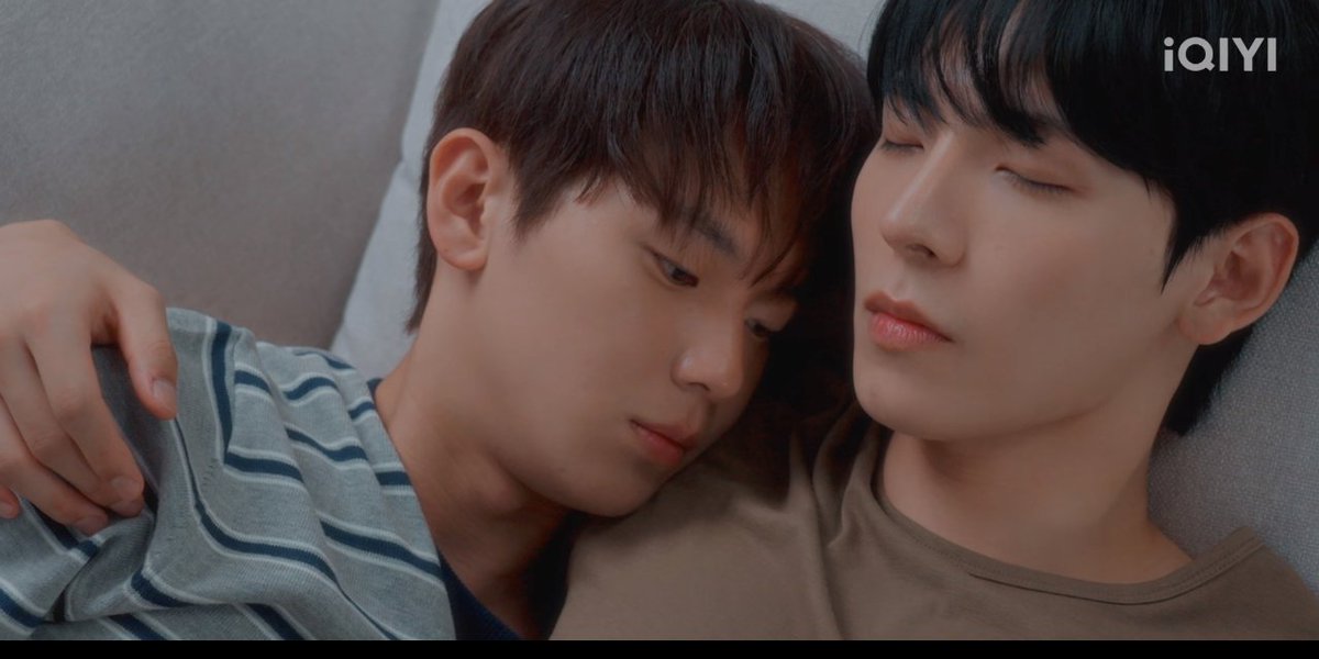 pchrnnk's tweet photo. จังหวะที่นอนซบโดฮยอนแล้วบอกว่า "ฉันรักนายแค่คนเดียว" นี่แบบบบบบบบ เคะมานน่ารักจังลูกกกก 🤏🏻❤️
#Summertime #하절기
#SeongInHo #KimDoMin https://t.co/VcXEmW3Hh4