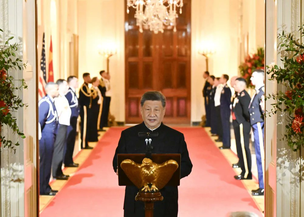 obpn8q's tweet photo. 国家主席习近平和夫人彭丽媛出席美国总统特朗普和夫人梅拉尼娅欢迎宴会。 https://t.co/RSCaJoSDlS