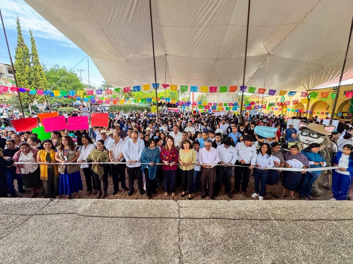 UniondeMorelos's tweet photo. Acerca gobierno de Margarita González Saravia ciencia, tecnología y emprendimiento a estudiantes de Hueyapan https://t.co/UPoAOKsC8w https://t.co/8bmrxGzkGR