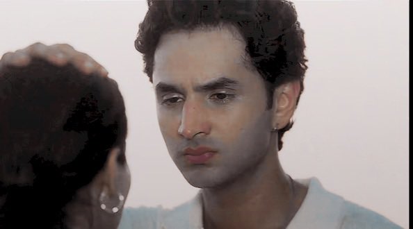 dharacreationsx's tweet photo. Starting the thread with Heer making Nawab promise to stay out of the investigation, keep himself safe, and stop her from going to Canada. He fakes the promise just so he can secretly keep helping her. 🥺

#TuJulietJattDi #SyedRazaAhmed #JasmeetKaur #Heewab https://t.co/EwbGZ0hvnQ