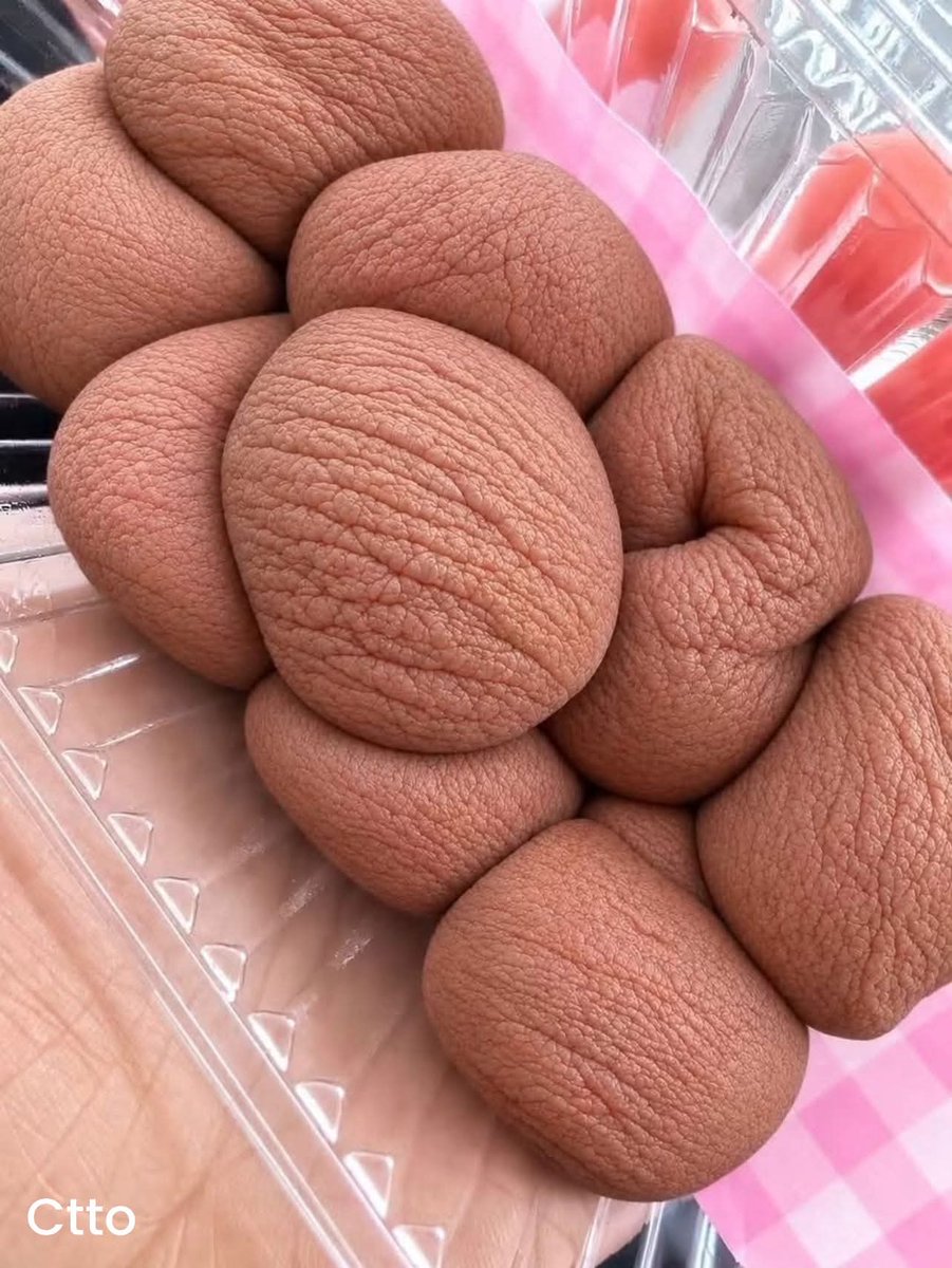 Taguigdad's tweet photo. Duda ako sa mochi na toh eh 🤔🤔🤔🤔 https://t.co/dKuzbUIRrP