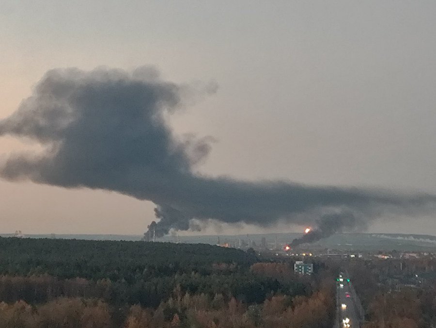 HormuzLetter's tweet photo. BREAKING: Ukrainian drones have just struck Russia's Perm oil refinery this morning, one of the country's largest and one of six refineries that together produce about half of Russia's diesel, with the refinery now on fire.

This comes as the US, the world’s largest diesel exporter, is preparing a 90-day export ban that Trump is inclined to announce by the end of the week. Russia, the second largest, already halted theirs.