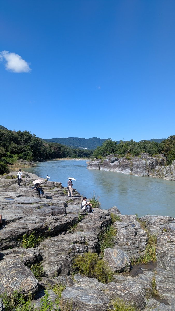 G_naka_G's tweet photo. 昨日、秩父の長瀞町に行ってきた。
舟で川下りができるのだが台風の影響で中止だった😣川の水も濁ってるみたい。
レトロな町並みがかわいい。
そばがめちゃ美味かった😋
#秩父　#長瀞 https://t.co/J4h7wzSxGn
