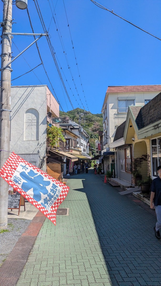 G_naka_G's tweet photo. 昨日、秩父の長瀞町に行ってきた。
舟で川下りができるのだが台風の影響で中止だった😣川の水も濁ってるみたい。
レトロな町並みがかわいい。
そばがめちゃ美味かった😋
#秩父　#長瀞 https://t.co/J4h7wzSxGn