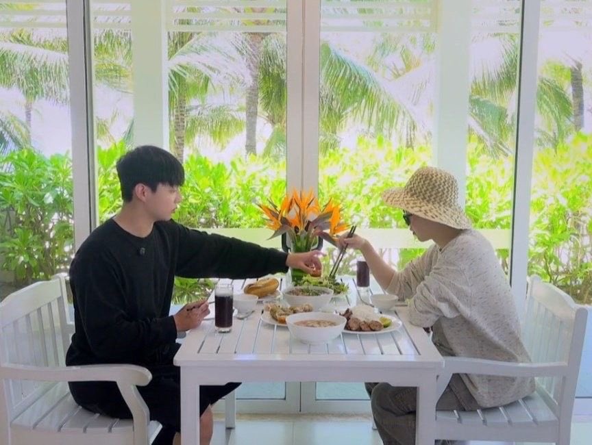 koomitokio's tweet photo. jikook en vietnam siempre serás amado por mi https://t.co/uy2Bcg1C3i