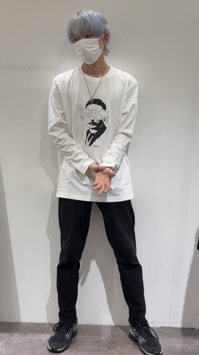 KLONLUCUA's tweet photo. こんにちは！KLONルクア大阪店です！
最近少し涼しくなってきましたね…！！
秋が近づいて来て僕は嬉しいです🍂

そんな今日はロンTの紹介✨️
1枚でもインナーとしても着れる１着です！
ぜひ店頭で見てみてくださいね！！

それでは*˙︶˙*)ﾉ"ﾏﾀﾈｪ https://t.co/wATSI4RQAi