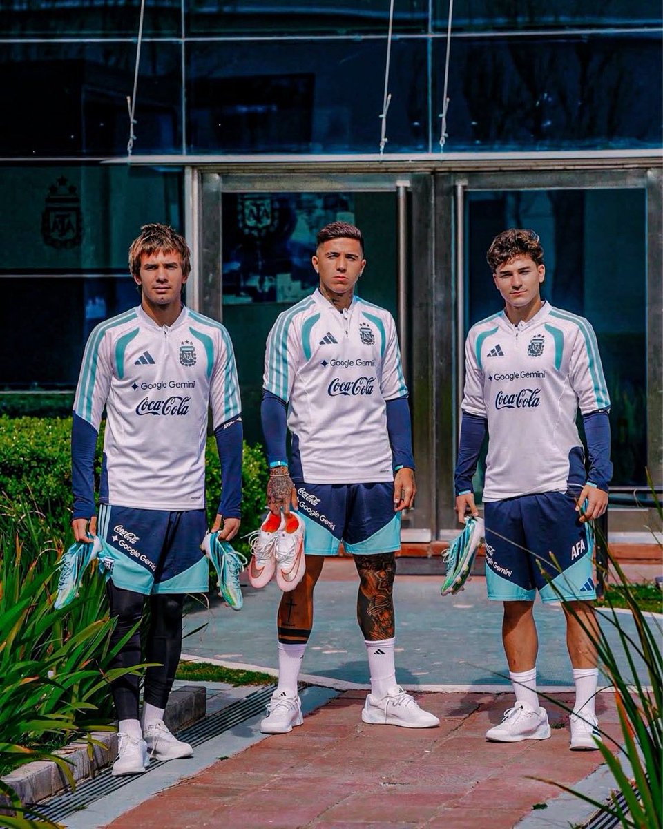 franqitogp's tweet photo. la foto de river camp /// la foto de boca predio https://t.co/ebH3EJ8GkG