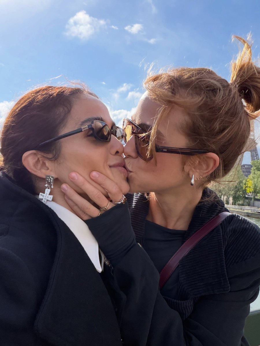 ohmystilessa's tweet photo. eu preciso muito que a nanda costa e a emilie rey se casem https://t.co/3cTRfKPQm7