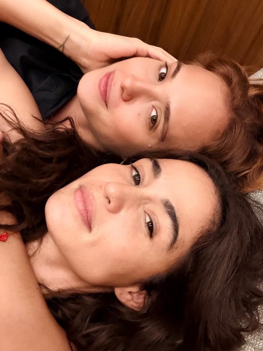 ohmystilessa's tweet photo. eu preciso muito que a nanda costa e a emilie rey se casem https://t.co/3cTRfKPQm7