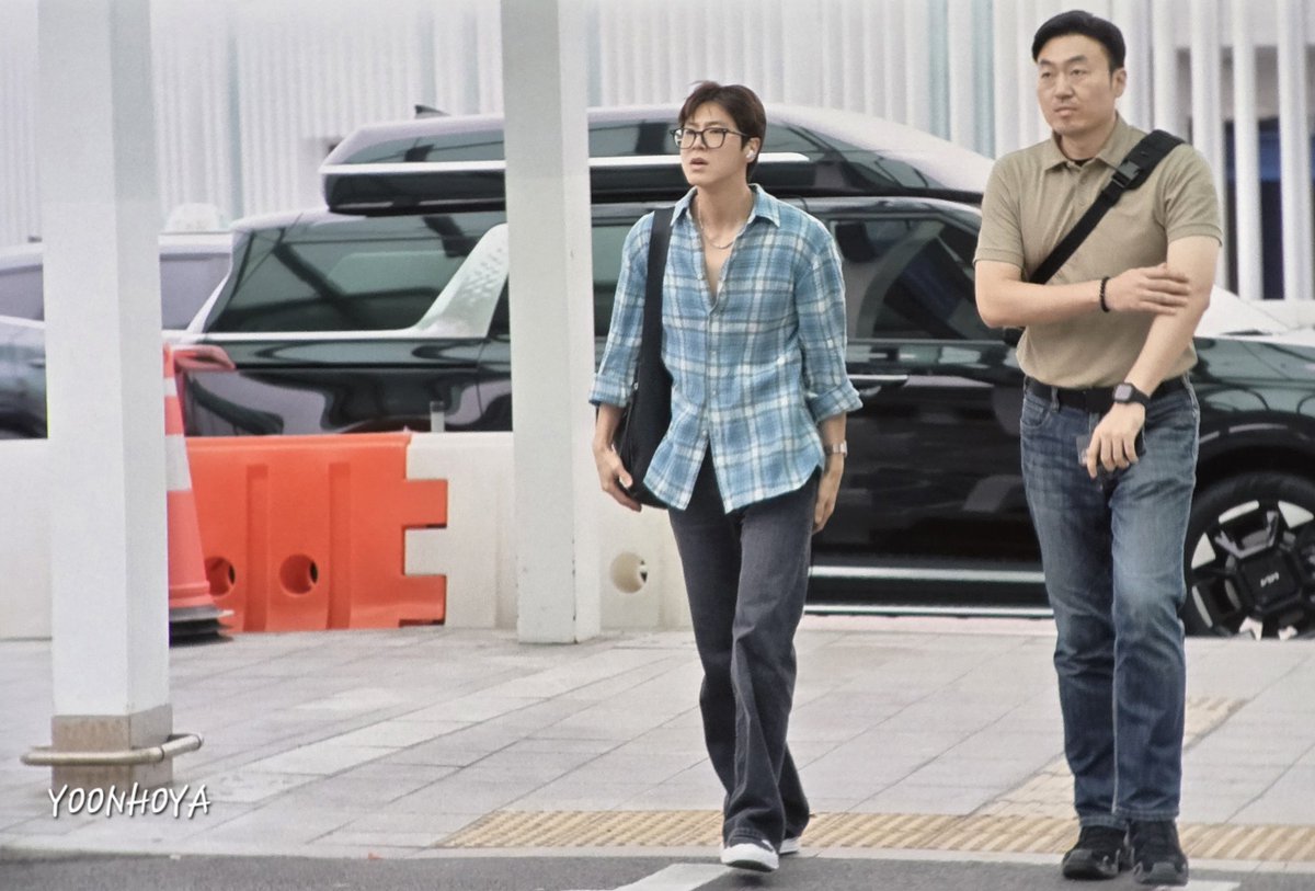 YOONHOYA_COM's tweet photo. 260925 인천공항 윤호출국(홍콩 가는길)

#유노윤호 #정윤호 #UKNOW #TVXQ! https://t.co/yaZSv9aFs7