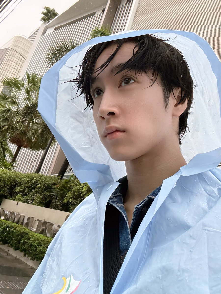 p_putterr's tweet photo. Just left the hotel and it’s raining CRAZY💀 #puttersupakorn https://t.co/Fd4OjiKhf7