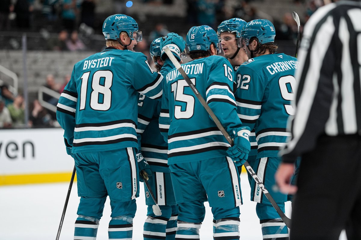SanJoseSharks's tweet photo. First period party at The Tank! 🥳 https://t.co/pqkvfDtTqp