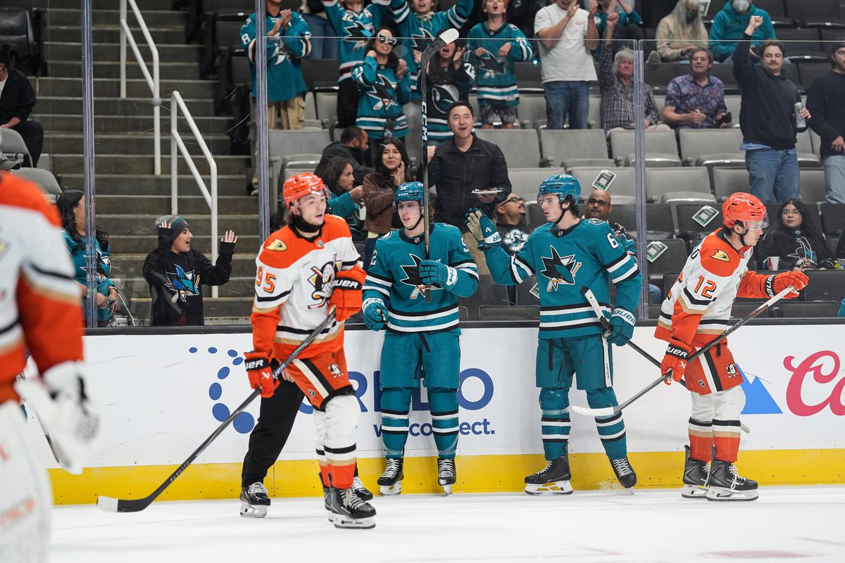 SanJoseSharks's tweet photo. First period party at The Tank! 🥳 https://t.co/pqkvfDtTqp