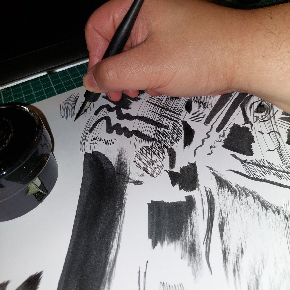 RACCOON_GALLERY's tweet photo. I am making plans. Very good plans. #art #comic #commission #sketch https://t.co/EweP2NPmJY